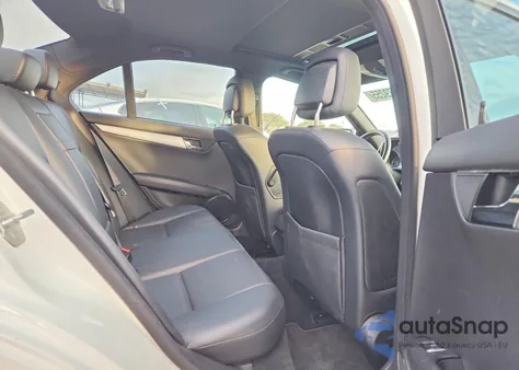 2009 Mercedes-Benz C 300 from USA, damaged, VIN WDDGF54XX9F200868